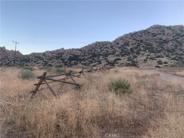 5635 William Hart Road, Pioneertown, California 92268