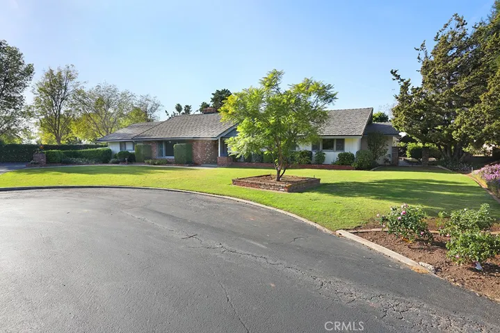 Great cul de sac location offers the privacy you've been looking for