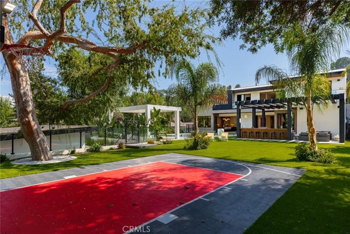 4970 Brewster Drive, Tarzana, California 91356
