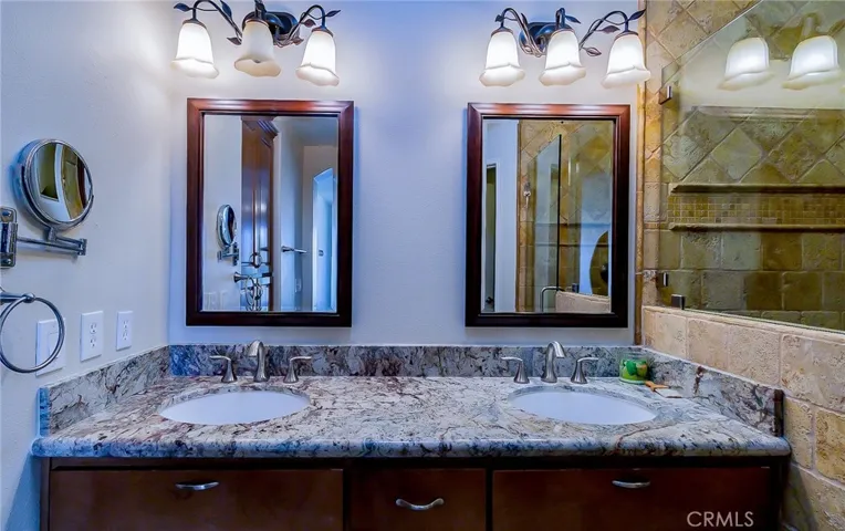 Primary bedroom bathroom.
