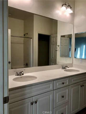 Master Bedroom Bathroom