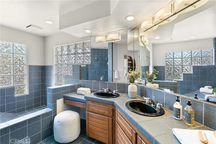 329 5th Street, Manhattan Beach, California 90266