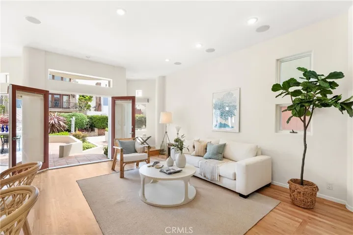 329 5th Street, Manhattan Beach, California 90266