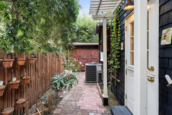 1050 Waverley Street, Palo Alto, California 94301