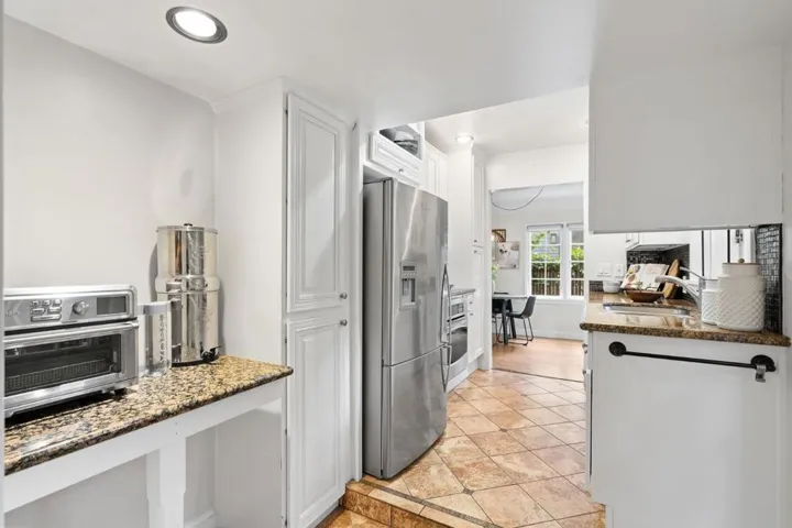 1050 Waverley Street, Palo Alto, California 94301