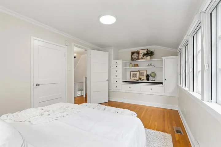 1050 Waverley Street, Palo Alto, California 94301