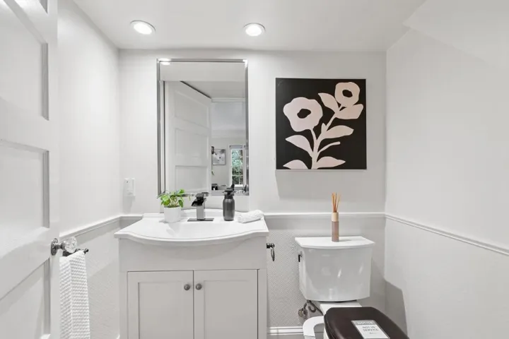 1050 Waverley Street, Palo Alto, California 94301