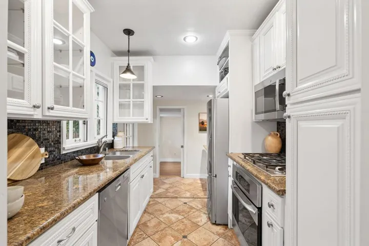 1050 Waverley Street, Palo Alto, California 94301