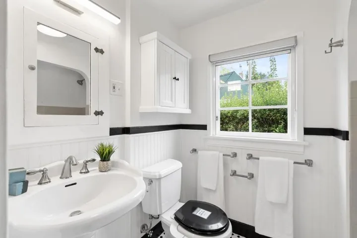 1050 Waverley Street, Palo Alto, California 94301