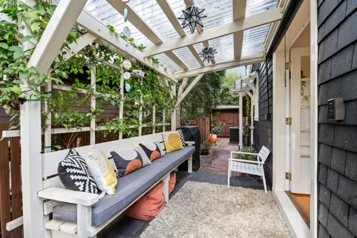 1050 Waverley Street, Palo Alto, California 94301