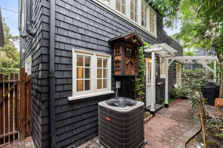 1050 Waverley Street, Palo Alto, California 94301