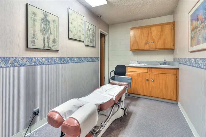 705 W Foothill Boulevard, Glendora, California 91741
