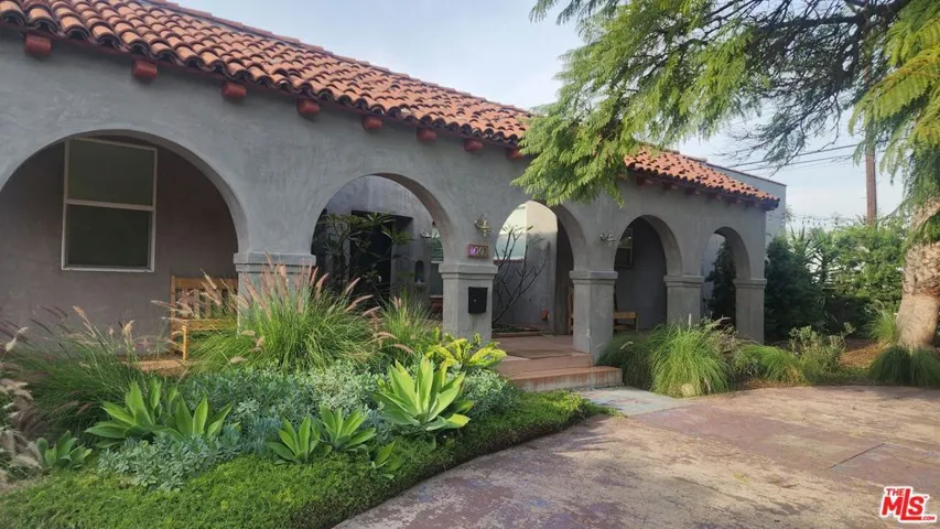 3003 Vineyard Avenue, Los Angeles, California 90016