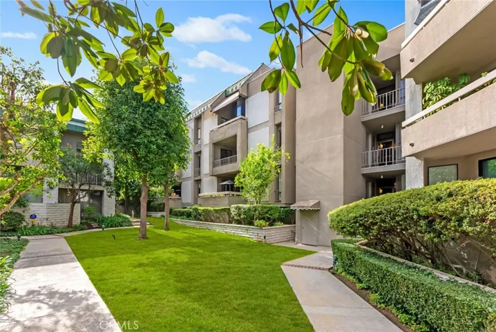 5330 Yarmouth Avenue Unit 214, Encino, California 91316