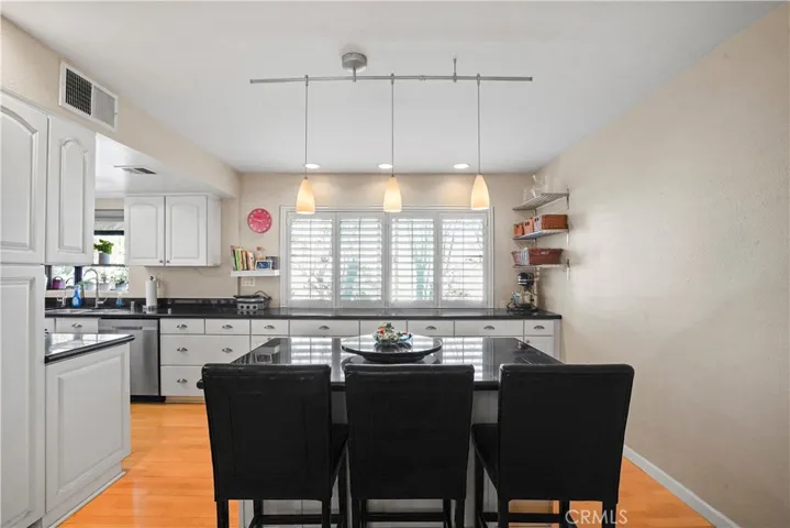 6852 Hatillo Avenue B, Winnetka, California 91306