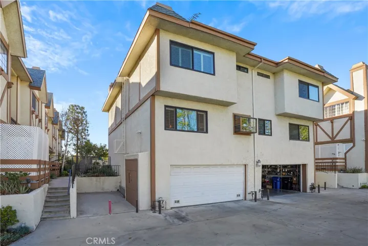 6852 Hatillo Avenue B, Winnetka, California 91306