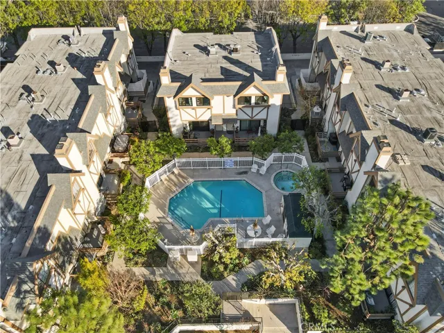 6852 Hatillo Avenue B, Winnetka, California 91306