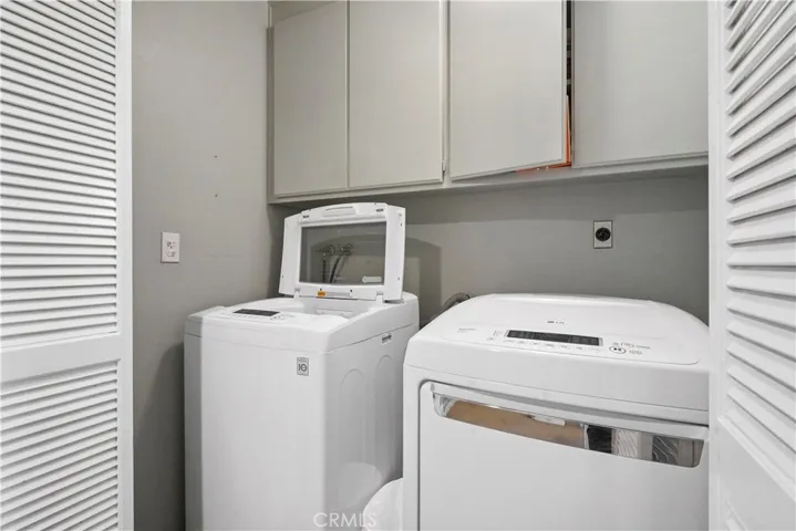 6852 Hatillo Avenue B, Winnetka, California 91306