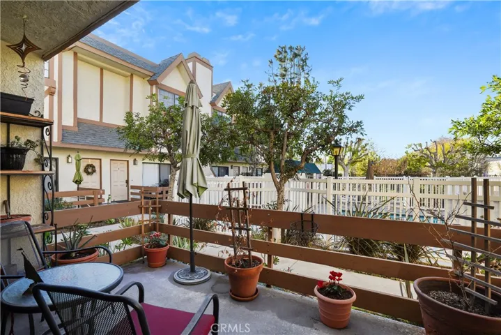 6852 Hatillo Avenue B, Winnetka, California 91306