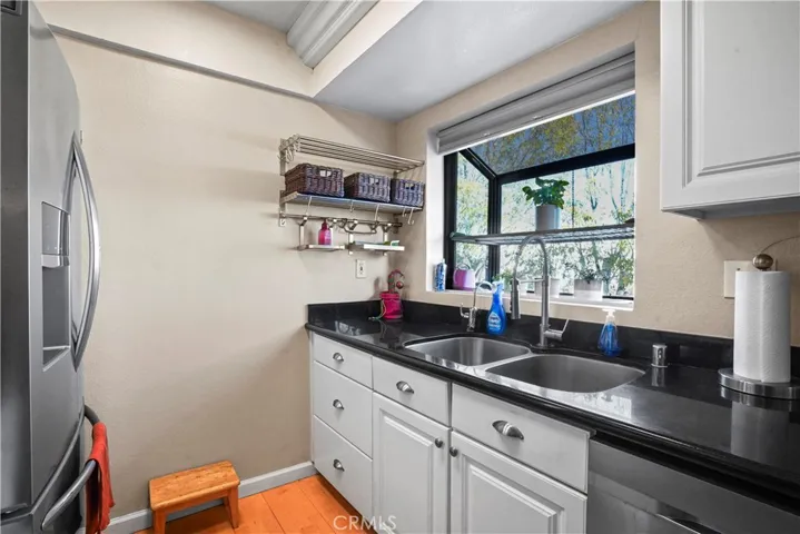 6852 Hatillo Avenue B, Winnetka, California 91306