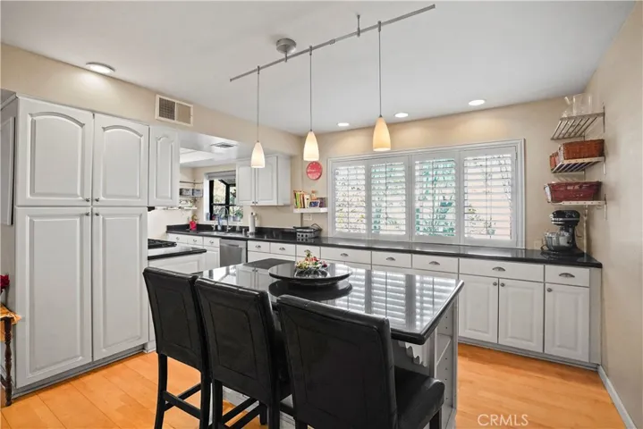 6852 Hatillo Avenue B, Winnetka, California 91306