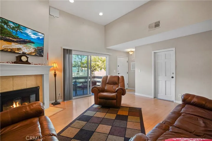6852 Hatillo Avenue B, Winnetka, California 91306