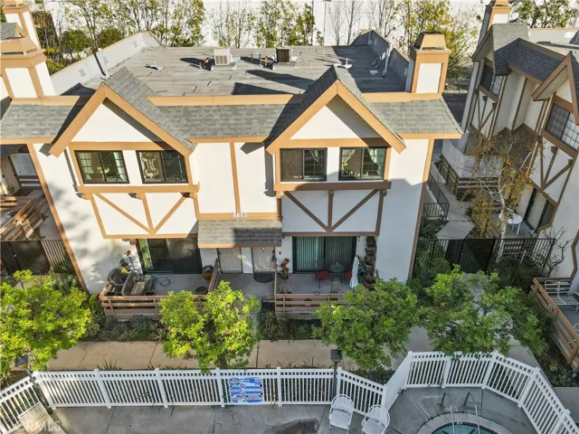 6852 Hatillo Avenue B, Winnetka, California 91306