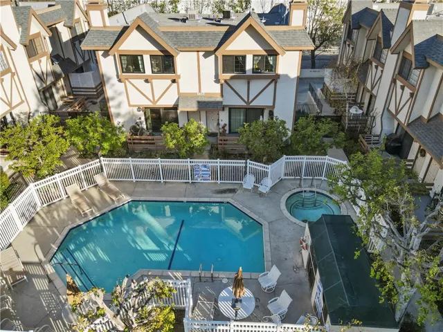 6852 Hatillo Avenue B, Winnetka, California 91306