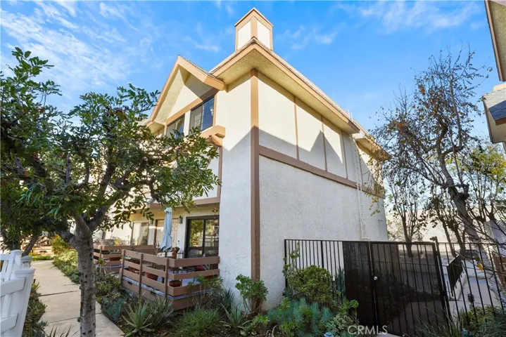 6852 Hatillo Avenue B, Winnetka, California 91306