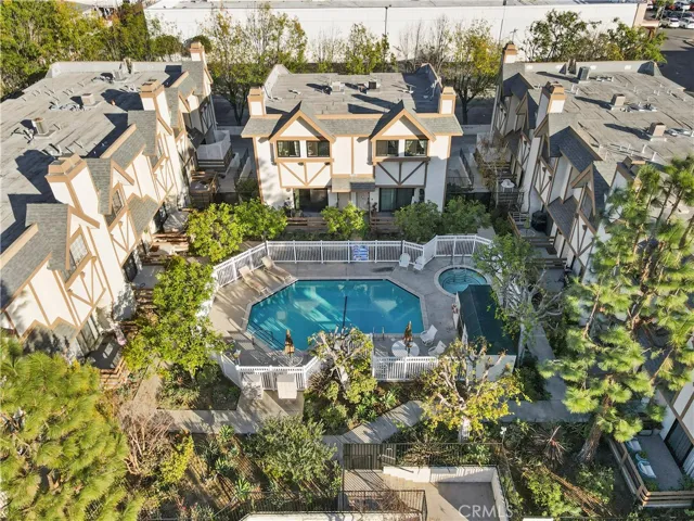 6852 Hatillo Avenue B, Winnetka, California 91306