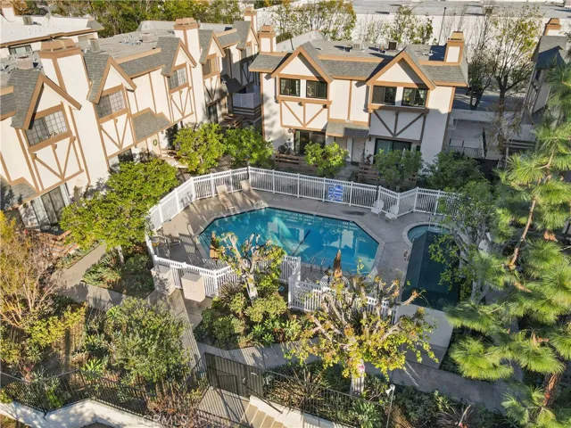 6852 Hatillo Avenue B, Winnetka, California 91306