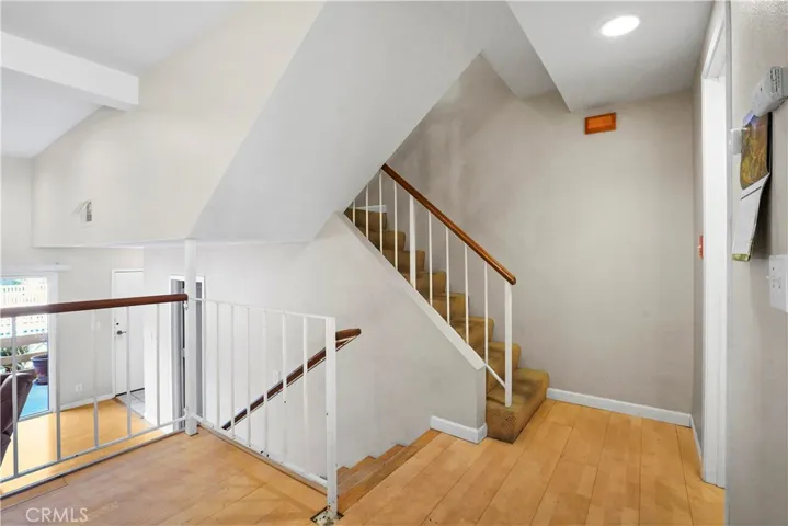 6852 Hatillo Avenue B, Winnetka, California 91306