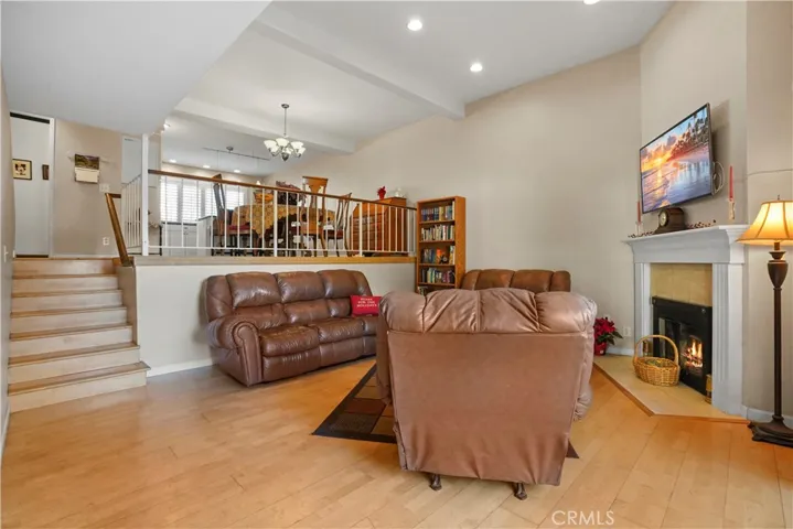 6852 Hatillo Avenue B, Winnetka, California 91306