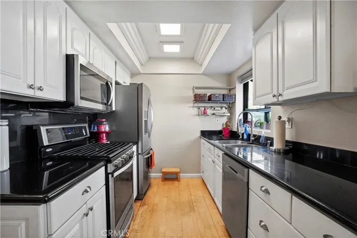 6852 Hatillo Avenue B, Winnetka, California 91306