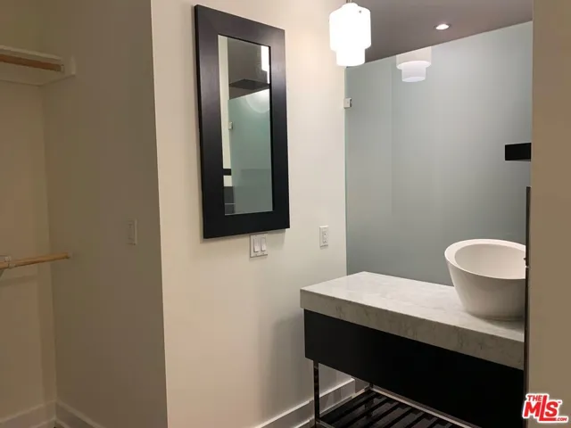 727 W 7th Street 523, Los Angeles, California 90017