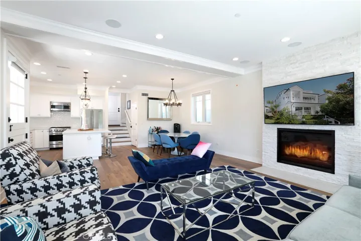613 Iris Avenue, Corona Del Mar, California 92625