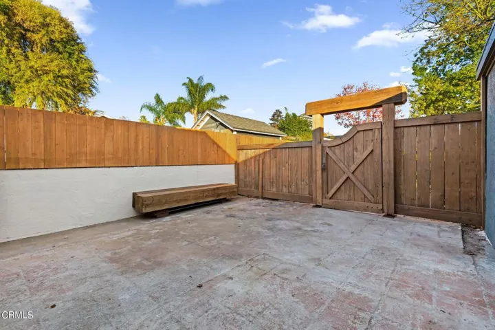 12-web-or-mls-12 - Back Patio