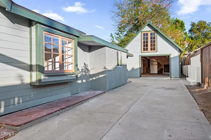 25-web-or-mls-25 - Driveway