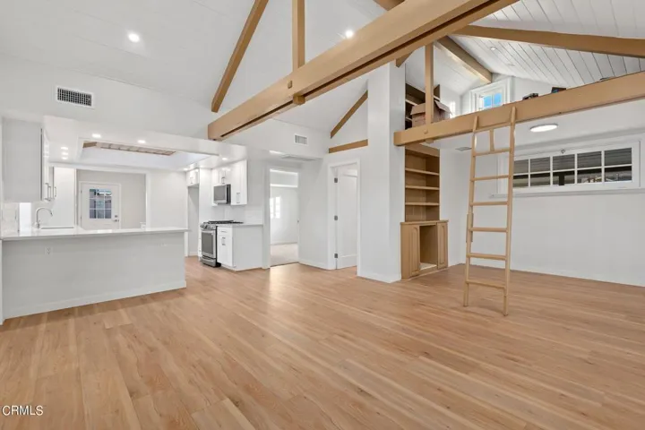6-web-or-mls-06 - Living Room