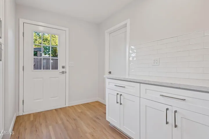 11-web-or-mls-11 - Rear Entrance