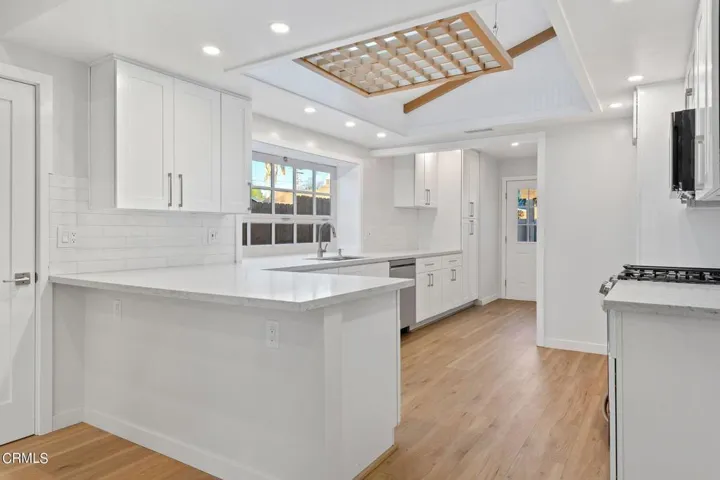 8-web-or-mls-08 - Kitchen