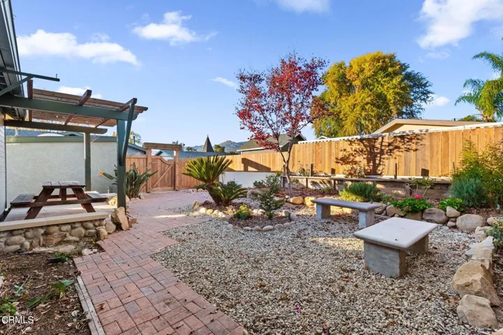 15-web-or-mls-15 - Back Yard