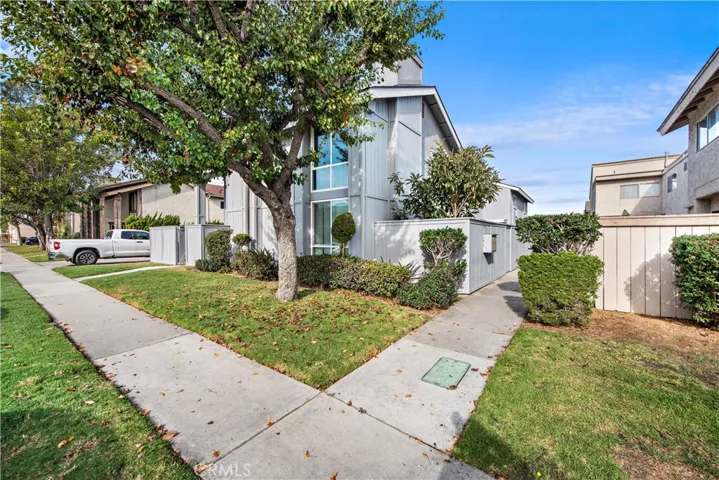 311 Utica Avenue B, Huntington Beach, California 92648