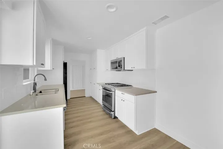 379 Broadway, Costa Mesa, California 92627