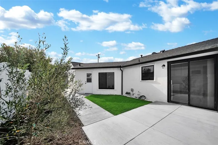 379 Broadway, Costa Mesa, California 92627