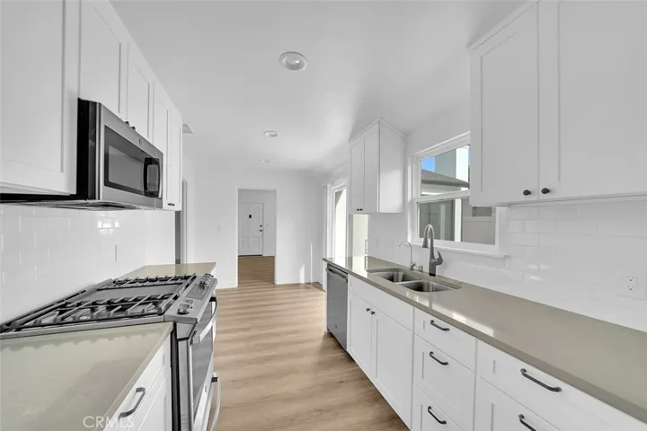 379 Broadway, Costa Mesa, California 92627
