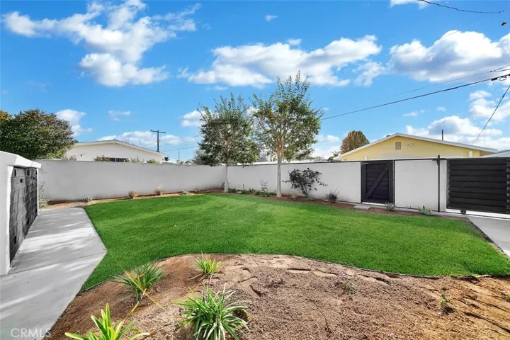 379 Broadway, Costa Mesa, California 92627