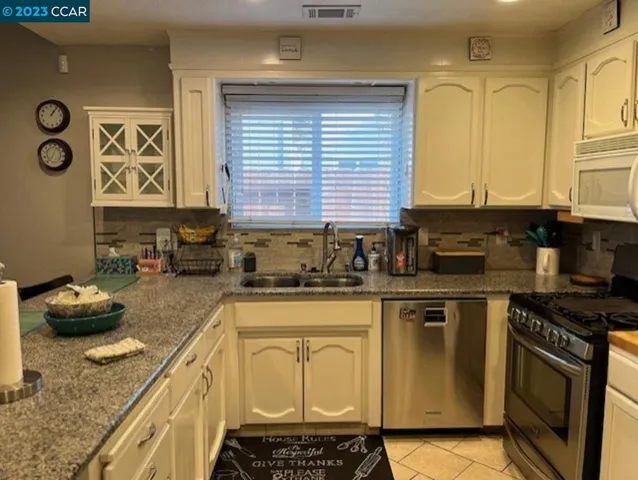 3249 Larchmont Drive, Stockton, California 95209