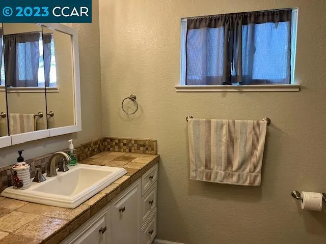 3249 Larchmont Drive, Stockton, California 95209
