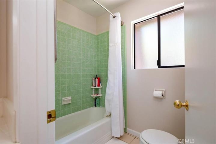 En-suite bath 3